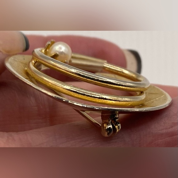 Gold Tone Faux Pearl Dimensional Brooch Vintage - Picture 6 of 7